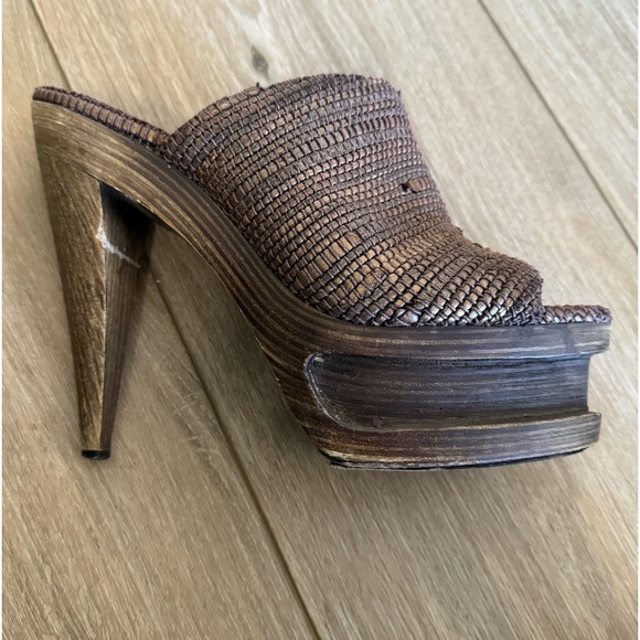 Elizabeth & James wood platforms - Picture 2 of 10